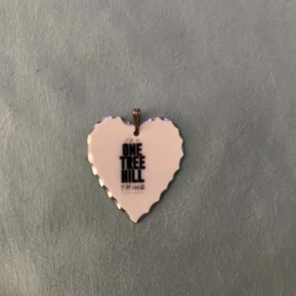 One Tree Hill Heart Pendant - Picture 4 of 5
